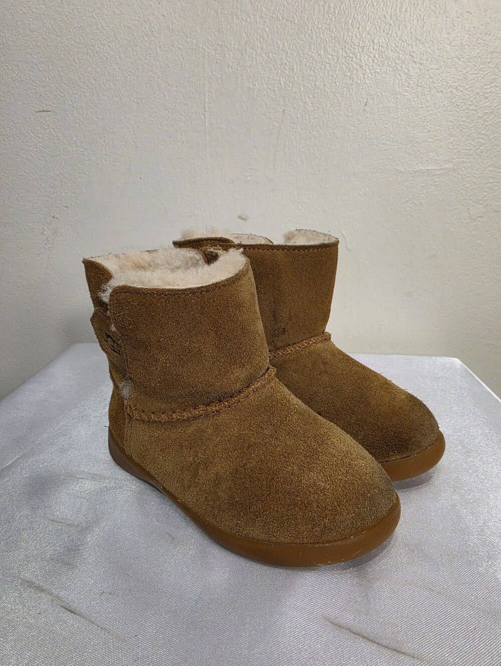 UGG Kids Chestnut Suede Shearling-Lined Boots